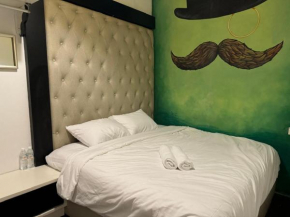 Moustachz Hauze , Georgetown